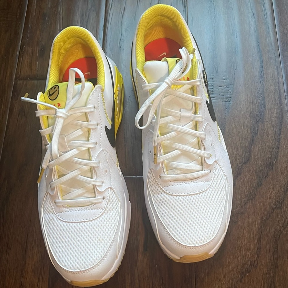 Women’s Nike smiley face tennis shoes